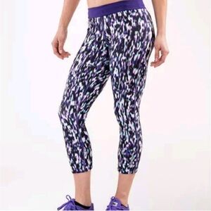 Nike Dri-FIT “Just Do It” Purple Abstract Print Crop Leggings – Size M